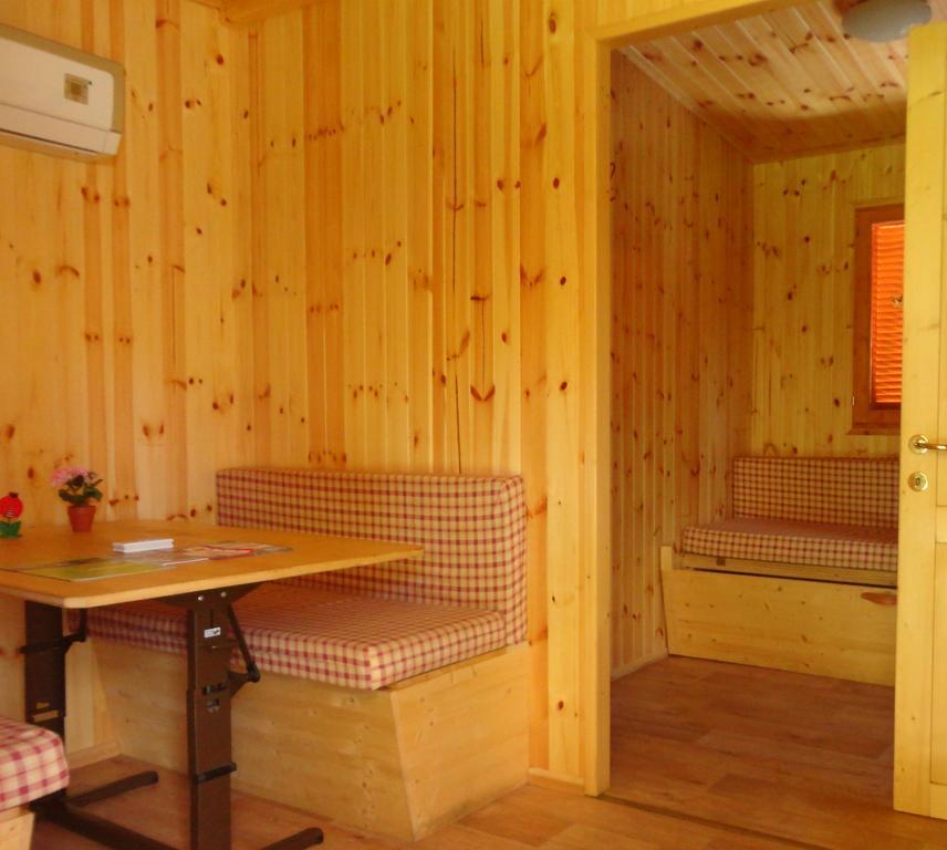 Campeggio Punta Di Crabbia Pettenasco Room photo